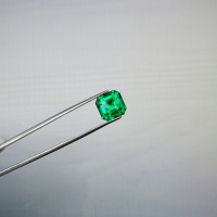 Изумруд колумбийский гидротермальный ашер 10*10 мм