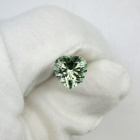 Топаз зеленый, сердце, 10*10 мм