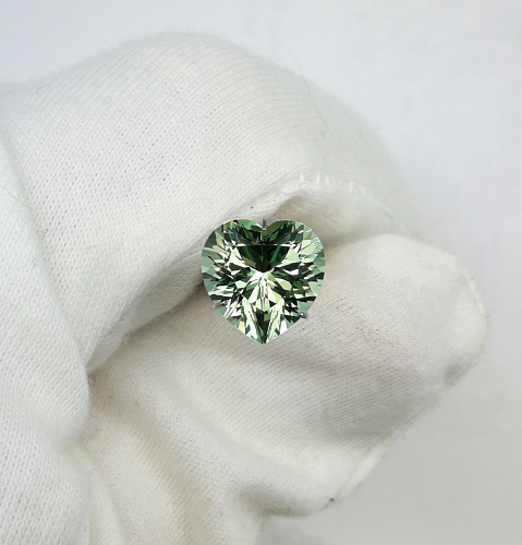 Топаз зеленый, сердце, 10*10 мм