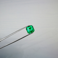 Изумруд колумбийский гидротермальный ашер 10*10 мм