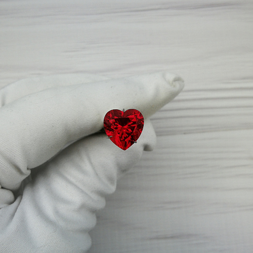 Рубин выращенный, сердце 12*12 мм