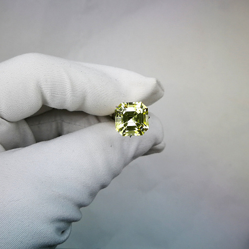 Сапфир желтый выращенный ашер 12*12 мм