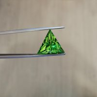 Наноситал цаворит, треугольник 15*15 мм