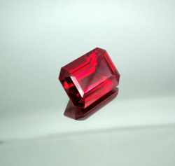 Рубин выращенный, октагон 20*15 мм