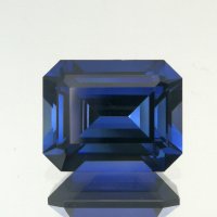 Сапфир выращенный, октагон, огранка ступенчатая, 8*10 мм