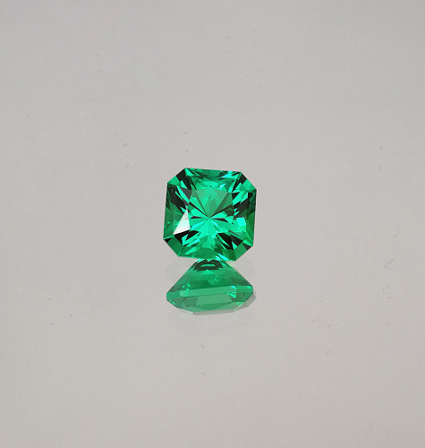 Изумруд колумбийский гидротермальный октагон 8*8 мм