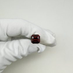Гранат пироп-альмандин 10*10 мм