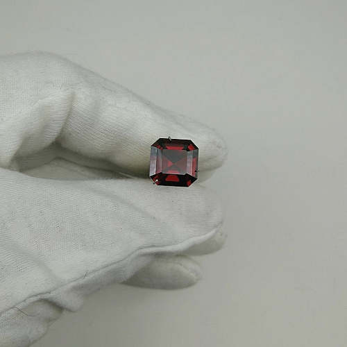 Гранат пироп-альмандин ашер 11*11 мм