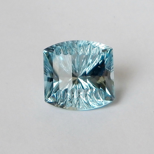 Топаз голубой, фантазийная огранка 20*20 мм