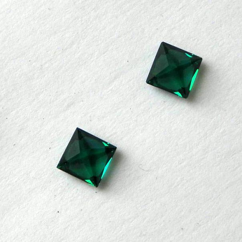 Изумруд гидротермальный, квадрат 4*4 мм