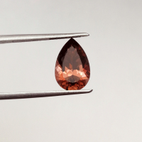 Турмалин темно-розовый, груша, 8.2*12.7 мм
