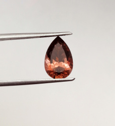 Турмалин темно-розовый, груша, 8.2*12.7 мм