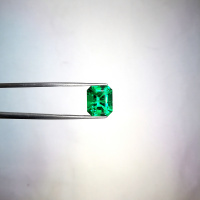 Изумруд колумбийский гидротермальный октагон 10*12 мм с включениями