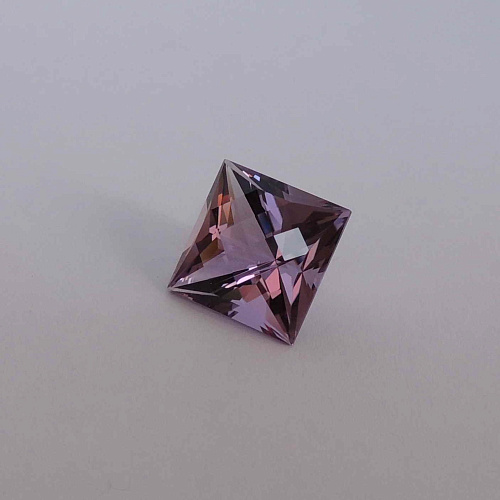 Аметист выращенный, квадрат, 14*14 мм