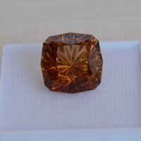 Топаз винный, фантазийная огранка, антик 20*20 мм