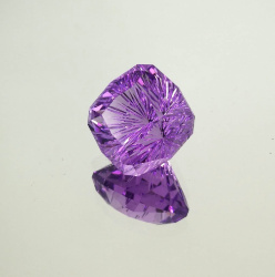 Аметист природный антик 14*14 мм, фантазийная огранка