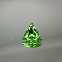 Наноситал цаворит, треугольник 15*15 мм