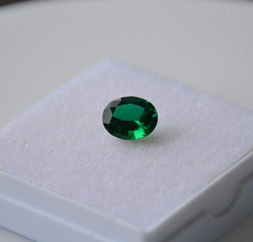 Изумруд гидротермальный, овал, 11*9 мм