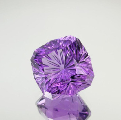 Аметист, антик, фантазийная огранка, 17*17 мм