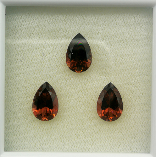 Турмалин, груши 9*6 мм, гарнитур из 3 камней