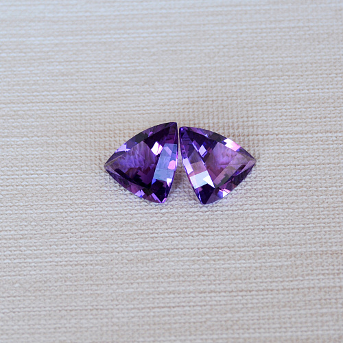 Аметист выращенный, триллион 18.5*16.7*15.5 мм