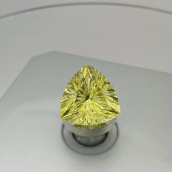 Цитрин, фантазийная огранка, триллион, 18*18 мм