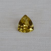 Цитрин уральский, триллион, 15*17 мм