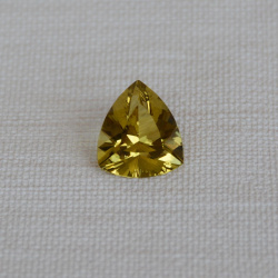 Цитрин уральский, триллион, 15*17 мм
