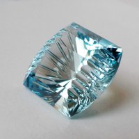 Топаз голубой, фантазийная огранка 20*20 мм