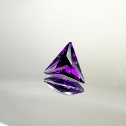 Аметист выращенный, треугольник 15 мм