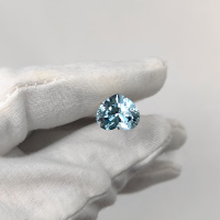 Топаз голубой, сердце 10*12 мм