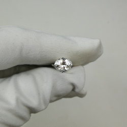 Топаз бесцветный овал 9*7 мм