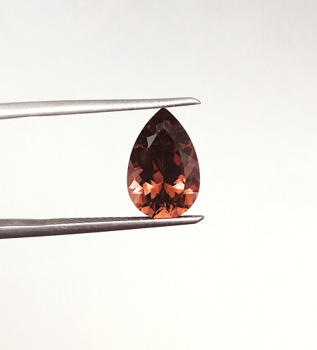 Турмалин темно-розовый, груша, 8.2*12.7 мм
