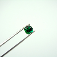 Изумруд гидротермальный кушон 8*8 мм