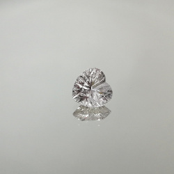 Топаз бесцветный, фантазийная огранка, сердце 14*14 мм