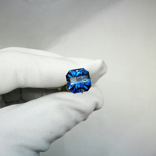 Шпинель выращенная, октагон 12*12 мм, квадраты