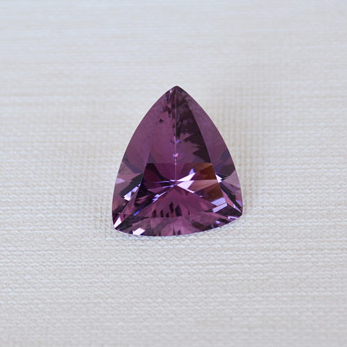 Аметист выращенный, триллион 21.6*24.8*22 мм