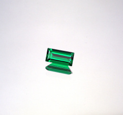 Изумруд гидротермальный, багет 5*10 мм