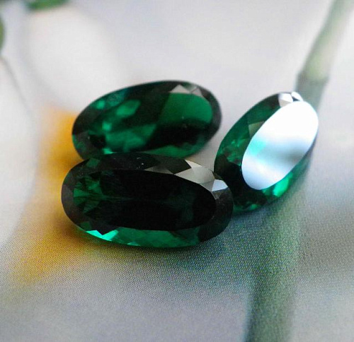 Изумруд гидротермальный, овал, 8*15 мм