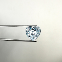 Топаз голубой, фантазийная огранка, сердце 16*16 мм