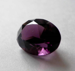 Аметист выращенный, овал, 12*15 мм