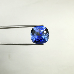 Сапфир выращенный, кушон 16*16 мм