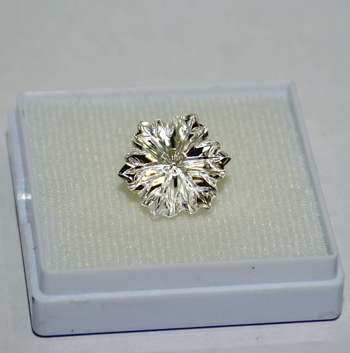 Горный хрусталь цветок 16 мм