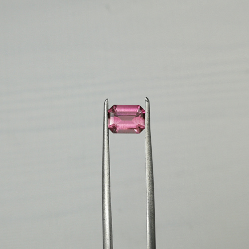 Турмалин розовый октагон 5.9*7.9 мм